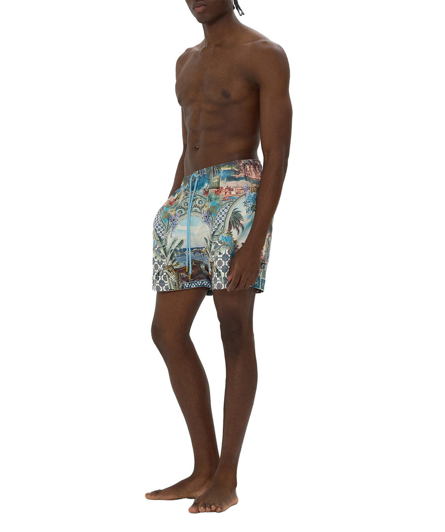 Stay stylish by the sea with CAMILLA Postcards & Palm Trees Mid Length Boardshort 00039189 – perfect for beach days and summer adventures.