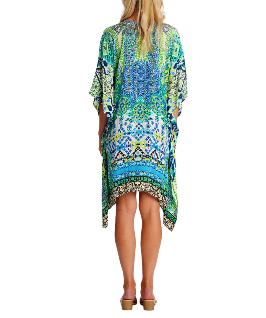 LA MODA Nile River Regular Kaftan 25008 RK – A breezy and elegant kaftan with a vibrant print, lightweight fabric, and a relaxed fit, perfect for beachwear and resort styling.