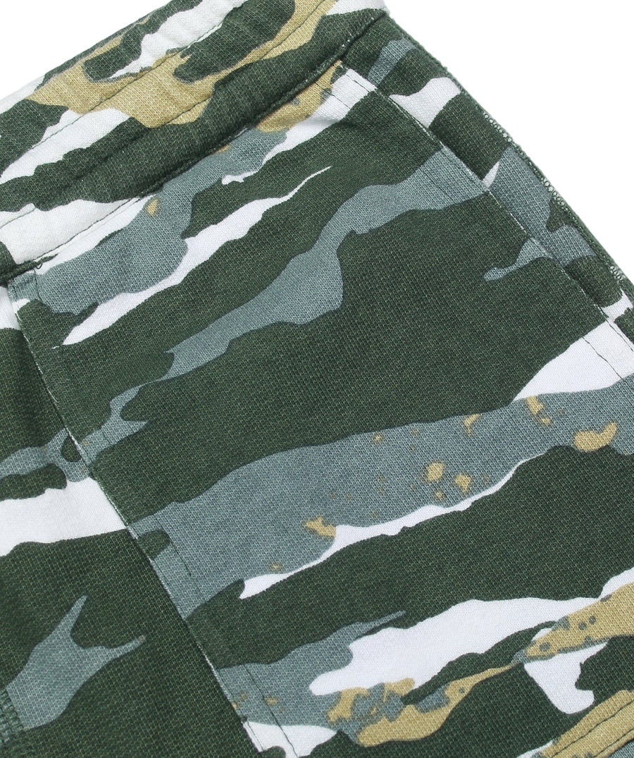 The MAHARISHI Camo Sweatpants B01MH5503 feature an all-over camo print, elastic waistband, and soft cotton blend—perfect for relaxed, everyday comfort.