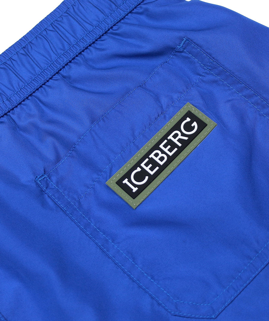 ICEBERG Vertical Medium Boardshort ICE25MBM03 – Stylish medium-length boardshorts featuring a vertical logo design, quick-dry fabric, and a comfortable fit
