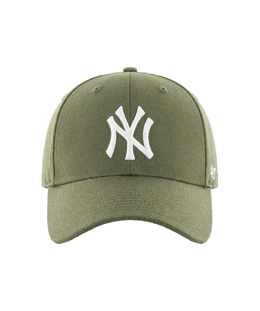 Show your team spirit with the ’47 MLB New York Yankees MVP Snapback Cap F11B-MVPSP17WBP-SW — adjustable, comfortable, and perfect for classic sporty style.