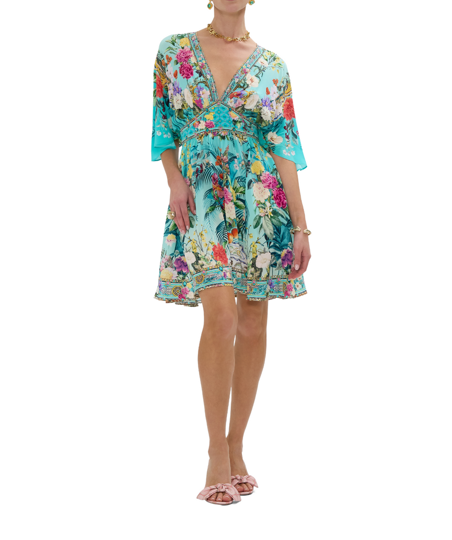 CAMILLA Gardens Of Queluz Short Dress 00033238 – A vibrant short dress adorned with a regal garden-inspired print, featuring a flattering cut and luxe fabric