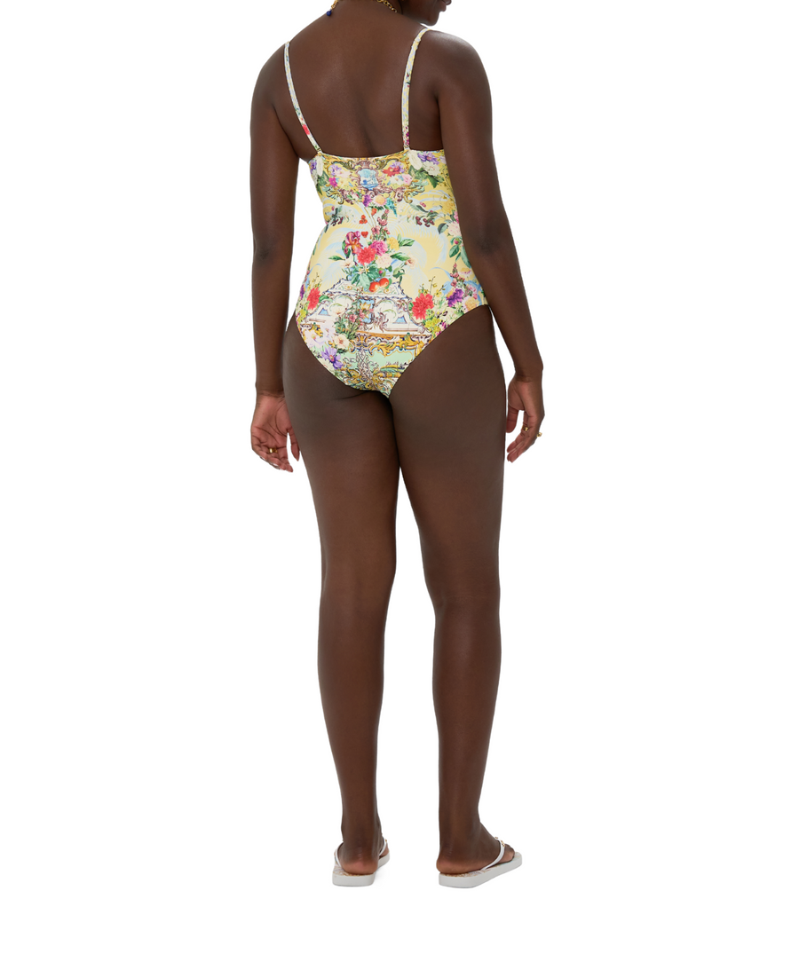 CAMILLA Flor Fantástica One Piece Swimsuit 00034204 – A luxurious one-piece swimsuit adorned with the vivid Flor Fantástica print, featuring elegant cuts and artisanal details.