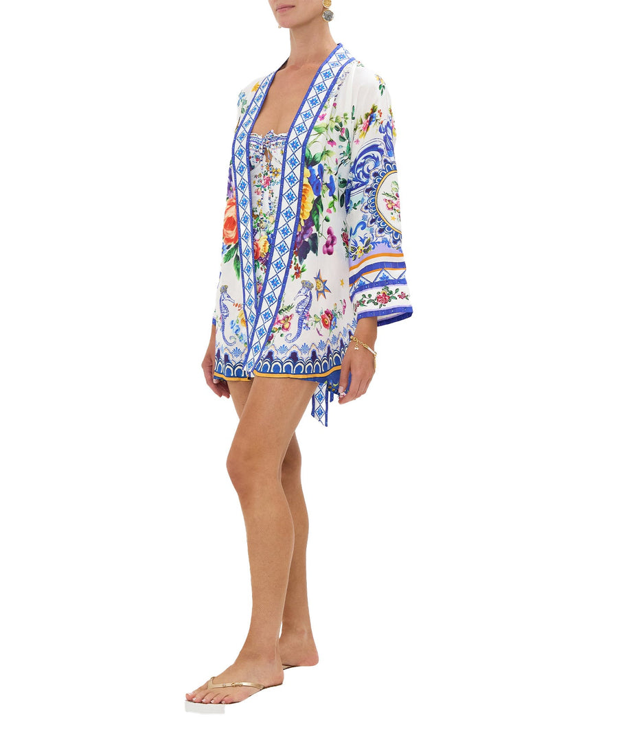 Elevate your style with the CAMILLA Tiles Darls Short Batwing Layer 00034882 – a bold printed piece with flowing sleeves for effortless boho-luxe flair.