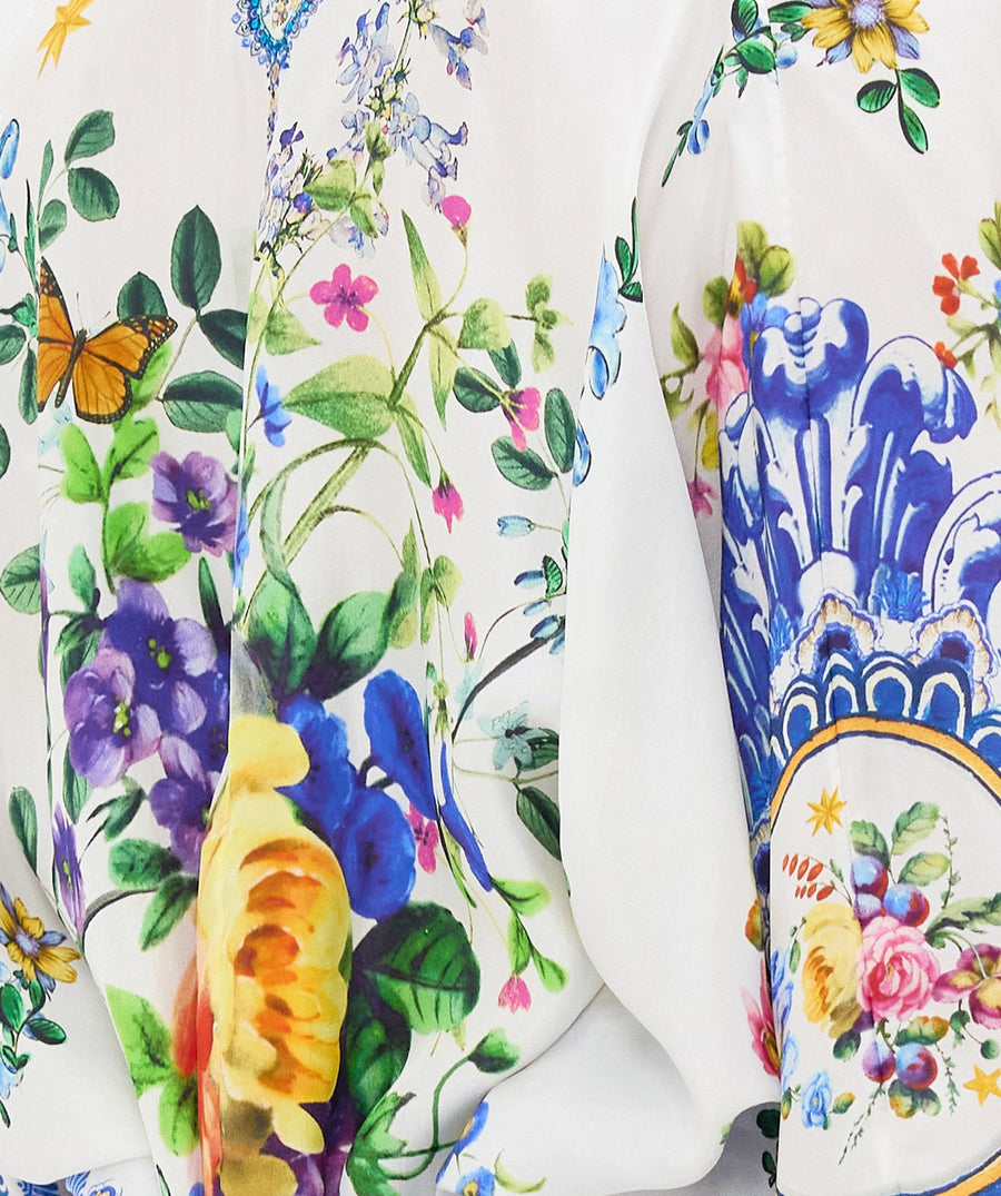 Elevate your style with the CAMILLA Tiles Darls Short Batwing Layer 00034882 – a bold printed piece with flowing sleeves for effortless boho-luxe flair.