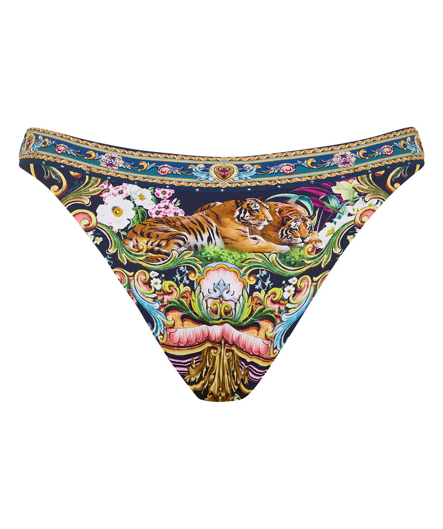 Turn up the heat in the CAMILLA Basked In Baroque Bikini 00035454/00035452 – a luxe, eye-catching set with bold prints and flattering, feminine cuts.