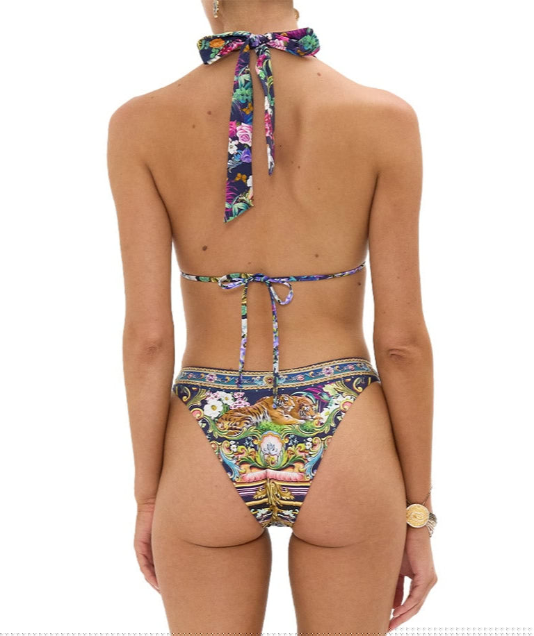 Turn up the heat in the CAMILLA Basked In Baroque Bikini 00035454/00035452 – a luxe, eye-catching set with bold prints and flattering, feminine cuts.