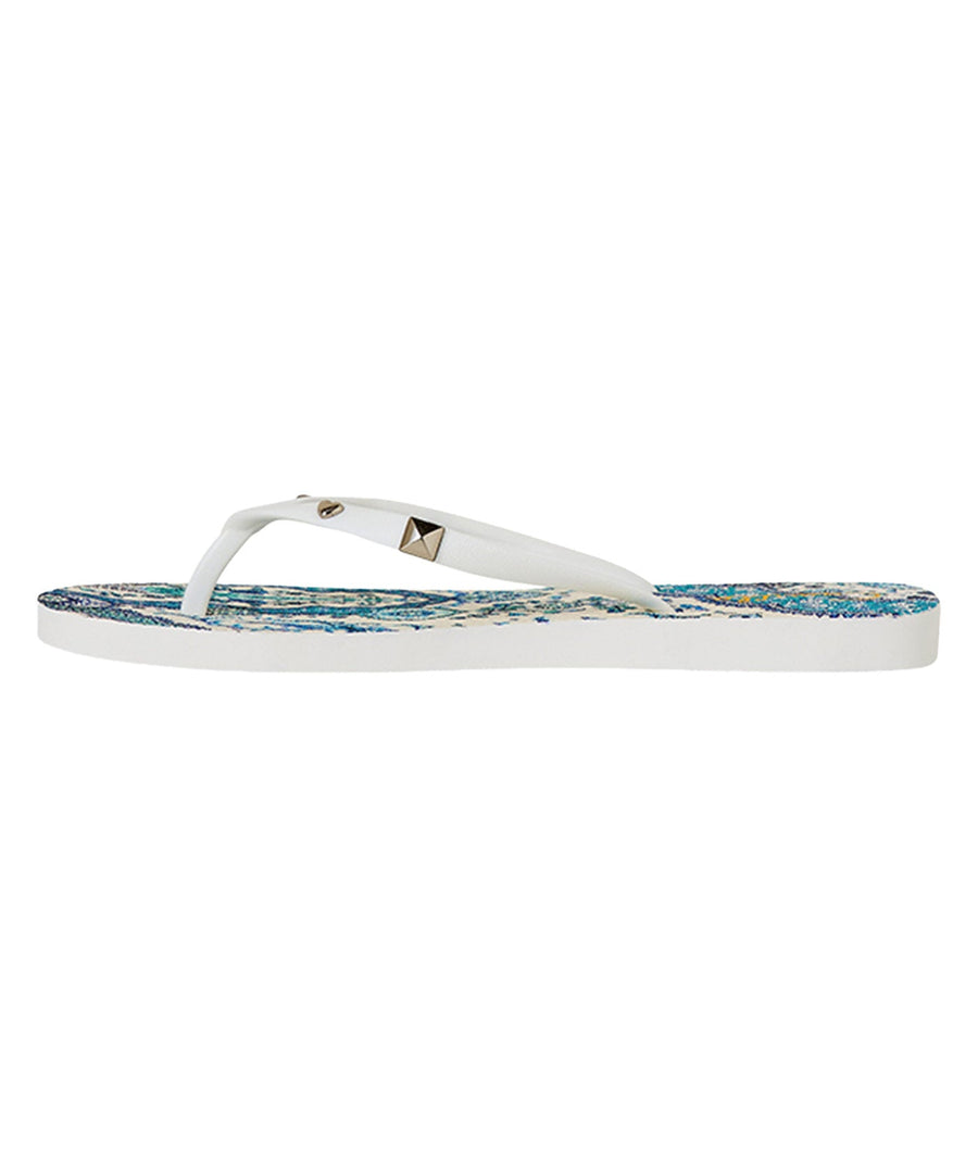 The CAMILLA Isnik Lullaby Thongs 00037659 feature vibrant prints and crystal accents—perfect for adding a touch of luxury to your everyday essentials.