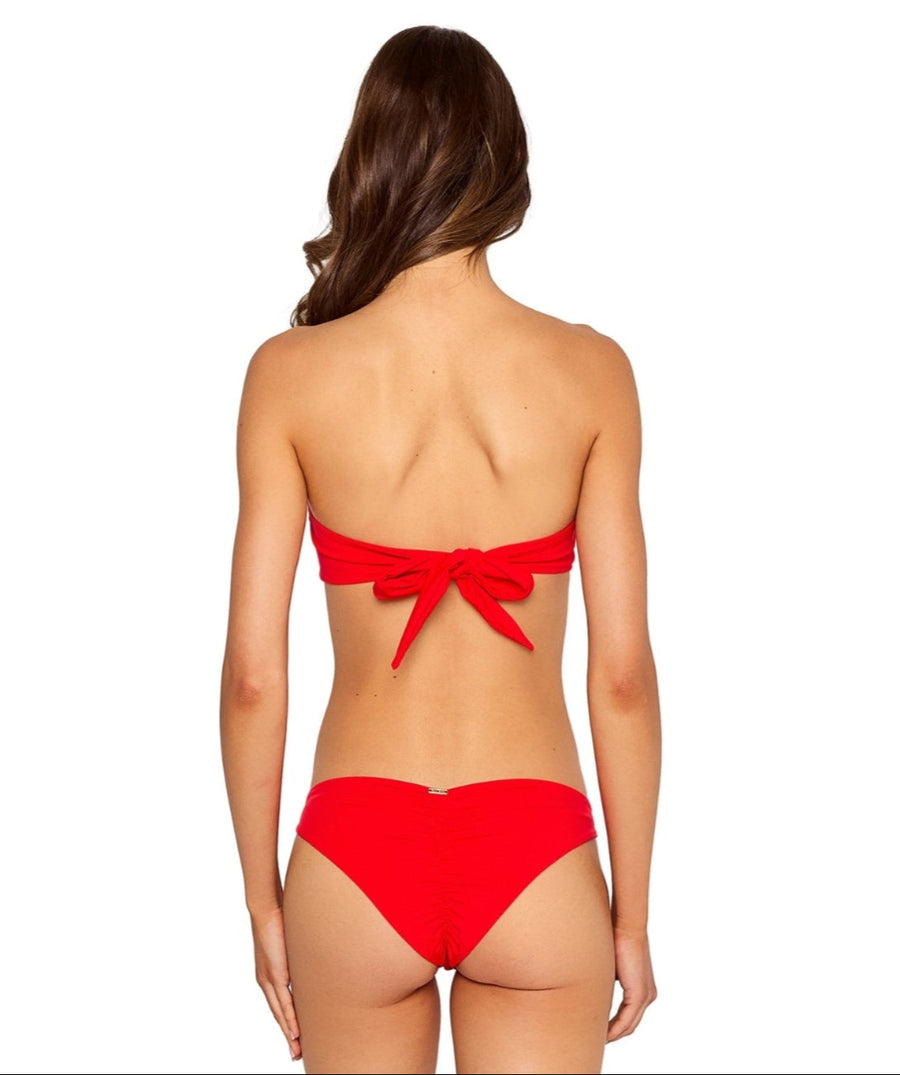 Flaunt your wild side in the BEACH BUNNY Leopard Love Bikini B2534T3B1 – a fierce, flattering fit with bold prints and luxe details.