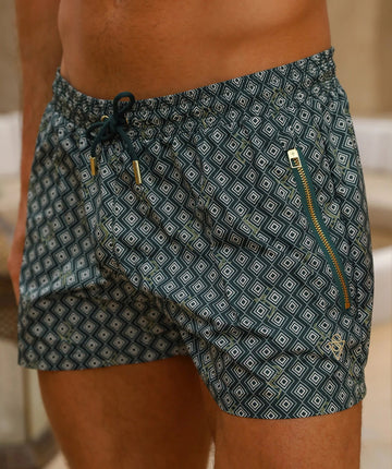 Stand out in the SINK Signature Swim Shorts SSW-SIG-1005-MER-S — lightweight, quick-dry, and crafted for a bold, modern look from beach to pool.
